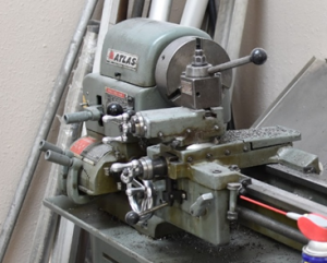 Photo of a metal lathe